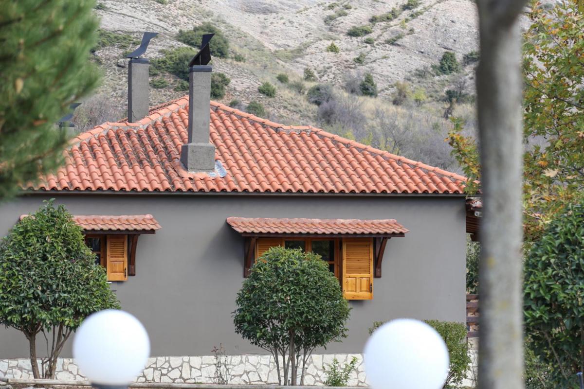 Orias Guesthouse & Farm Kalavryta Ngoại thất bức ảnh